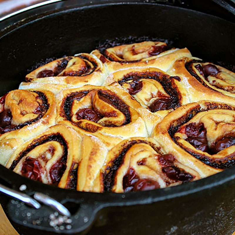 Nutella-s meggyes csigák a Dutch Ovenből