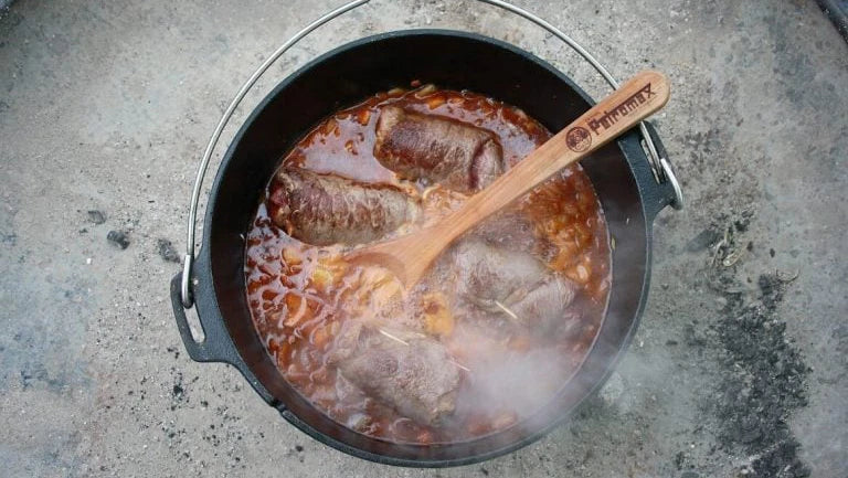 Töltött marhatekercsek a Dutch Ovenből