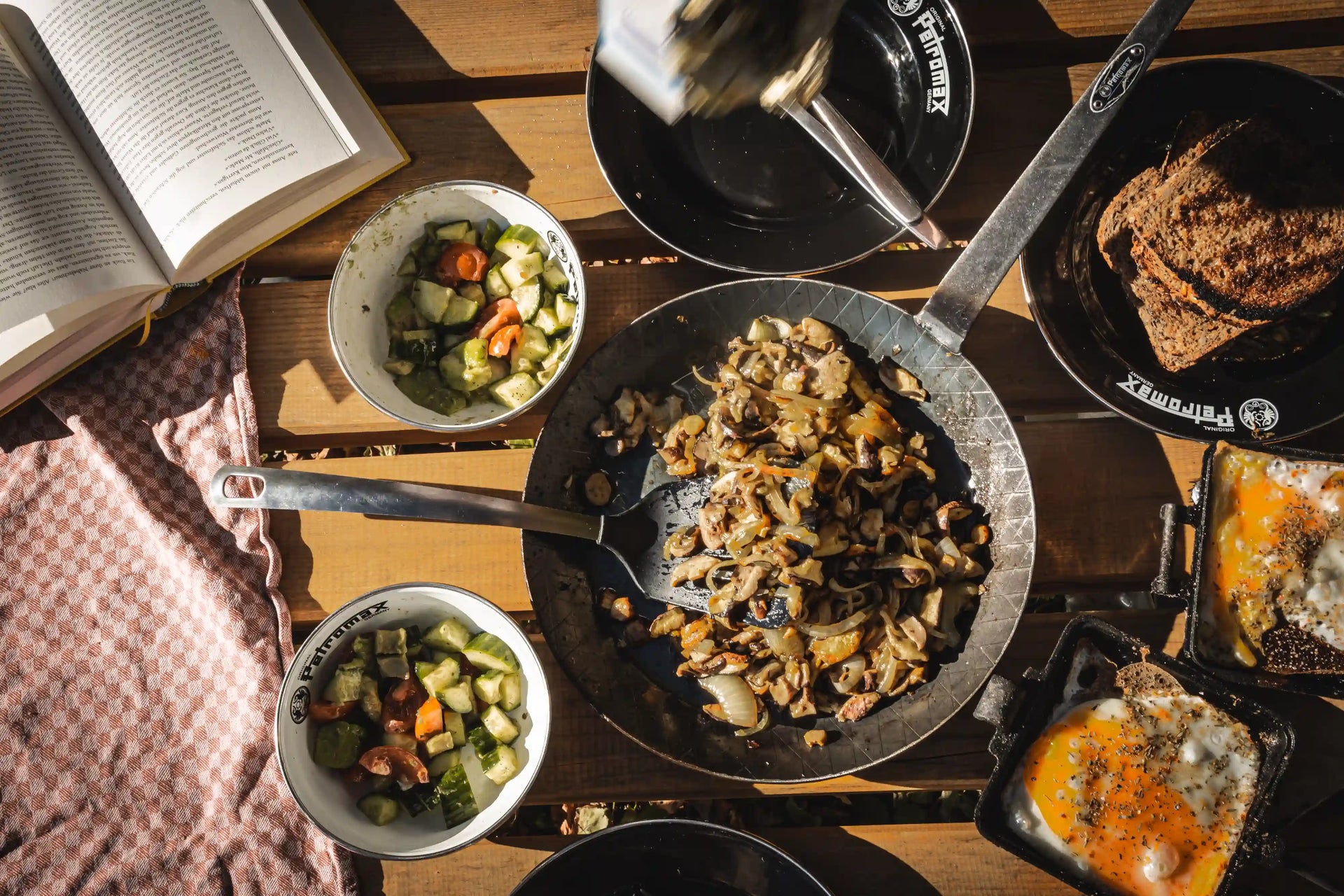 Kochen mit Schmiedeeisen: So nutzt du deine Pfanne richtig
