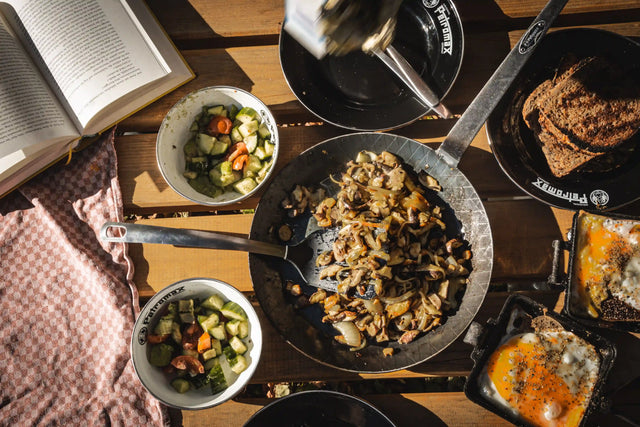 Kochen mit Schmiedeeisen: So nutzt du deine Pfanne richtig