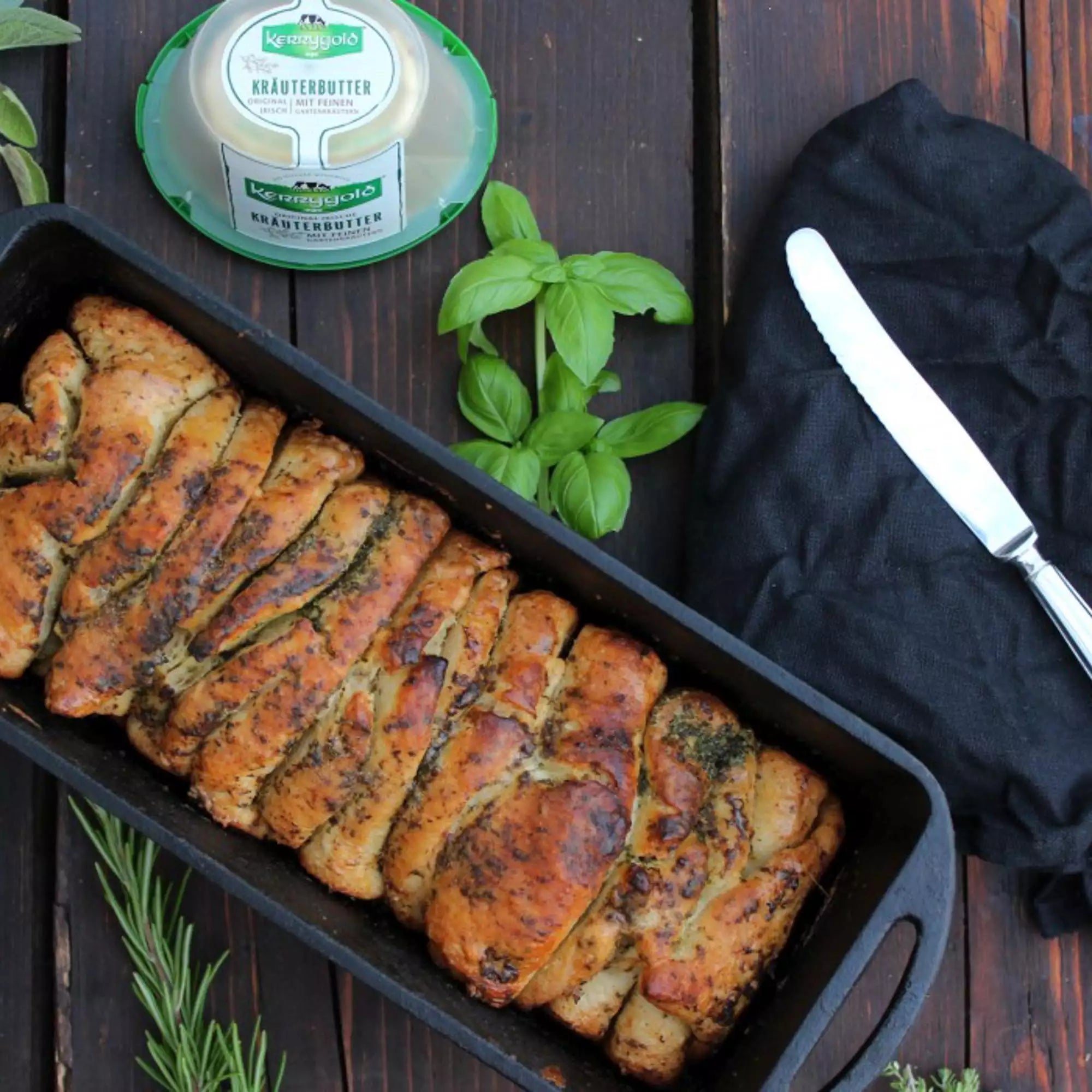 Faltbrot mit Kräutern – Petromax