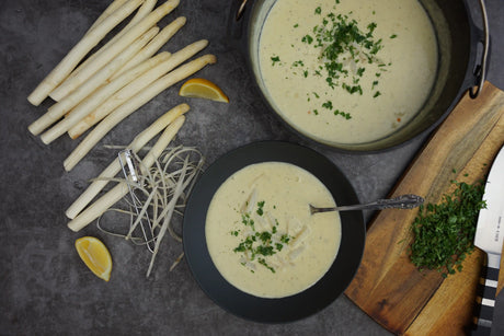 Spargelcremesuppe aus dem Dutch Oven