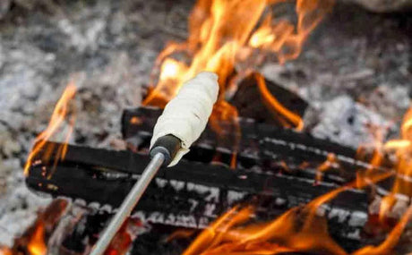 Süßen Stockbrotteig am Lagerfeuer backen mit dem Stockbrot Spieß mit Gusseisenspitze
