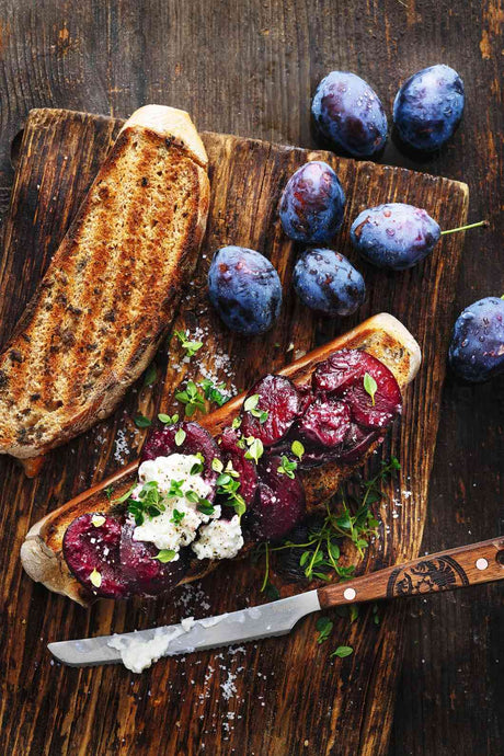 Zwetschgenbrot mit Hüttenkäse