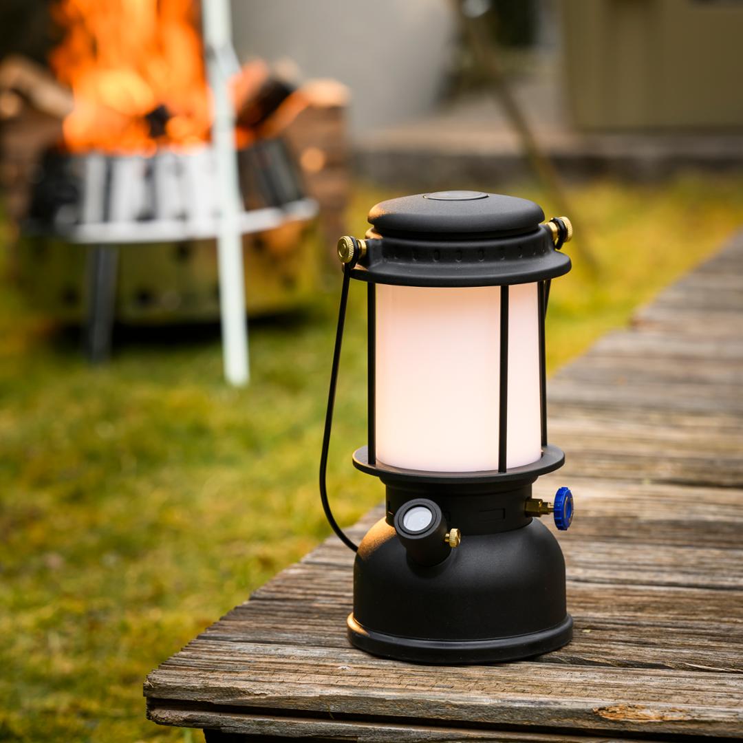 LM500: Starke LED-Lampe mit Akku & Powerbank